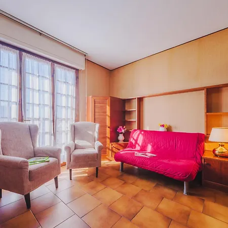 Menesini By Interhome * В'яреджо