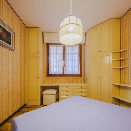 Menesini By Interhome