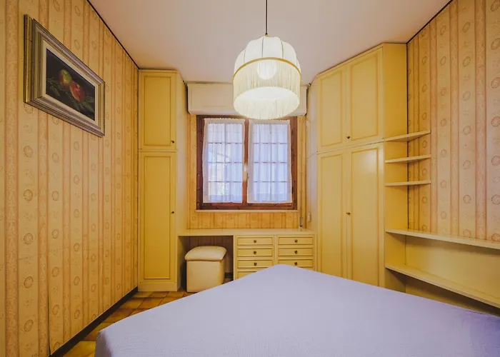 Menesini By Interhome